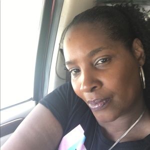 Meet your Posher, Leslie